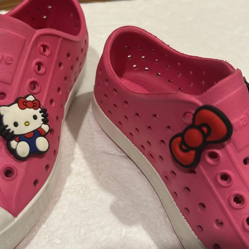 Native Hello Kitty jewels on perforated water shoes size 10 toddler pink white